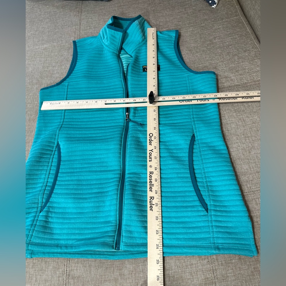 Women's L.L.Bean Airlight Vest in Green polyester with a full zip closure small - Picture 2 of 9